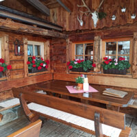 Sitzgelegenheit vom Restaurant Frommes-Alp Fam. Schmid KG