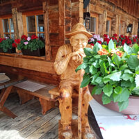 Holzfigur vom Restaurant Frommes-Alp Fam. Schmid KG
